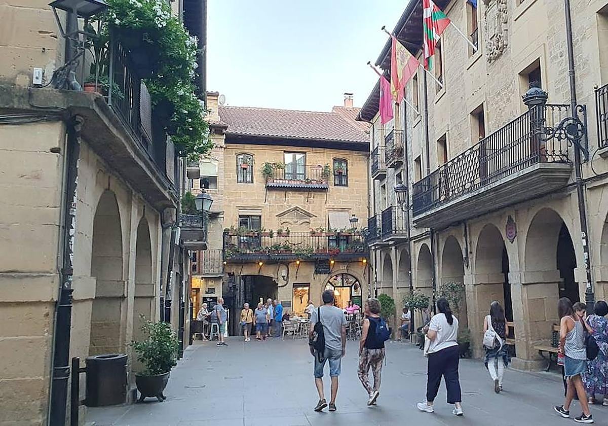 El debate en torno al sueldo del secretario de Laguardia todavía colea en el Ayuntamiento.