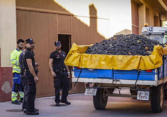 Al lugar de la tragedia se trasladaron sanitarios junto con agentes de la Ertzaintza.