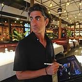 «Es una locura meter bengalas y plástico dentro de discotecas»