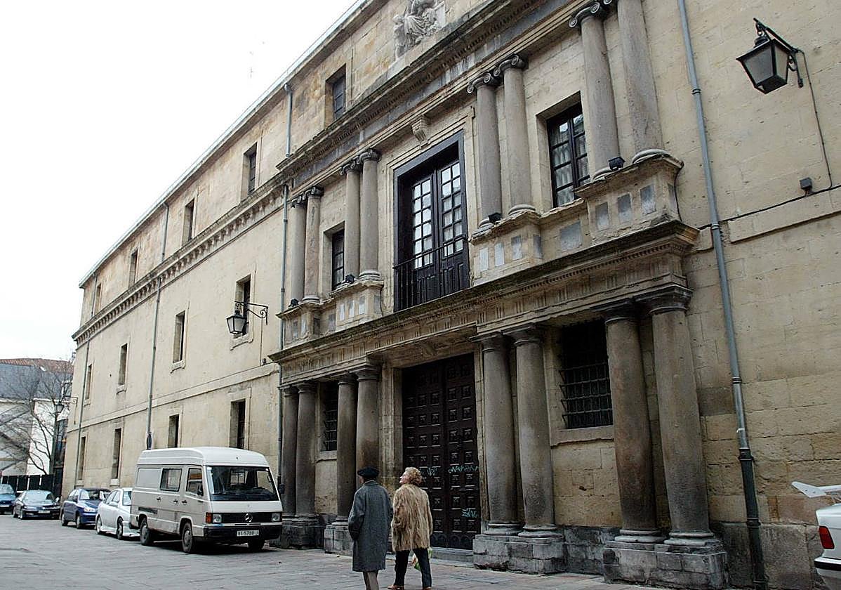 Vista exterior del antiguo hospicio del Casco Medieval.