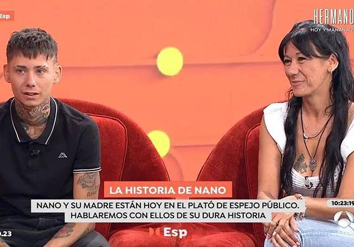 Nano Jr junto a su madre..