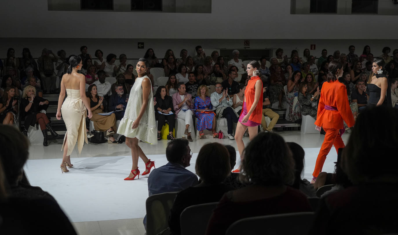 La cántabra Maite Álvarez y Jon Vaca presentaron sus propuestas en la pasarela de moda vitoriana.