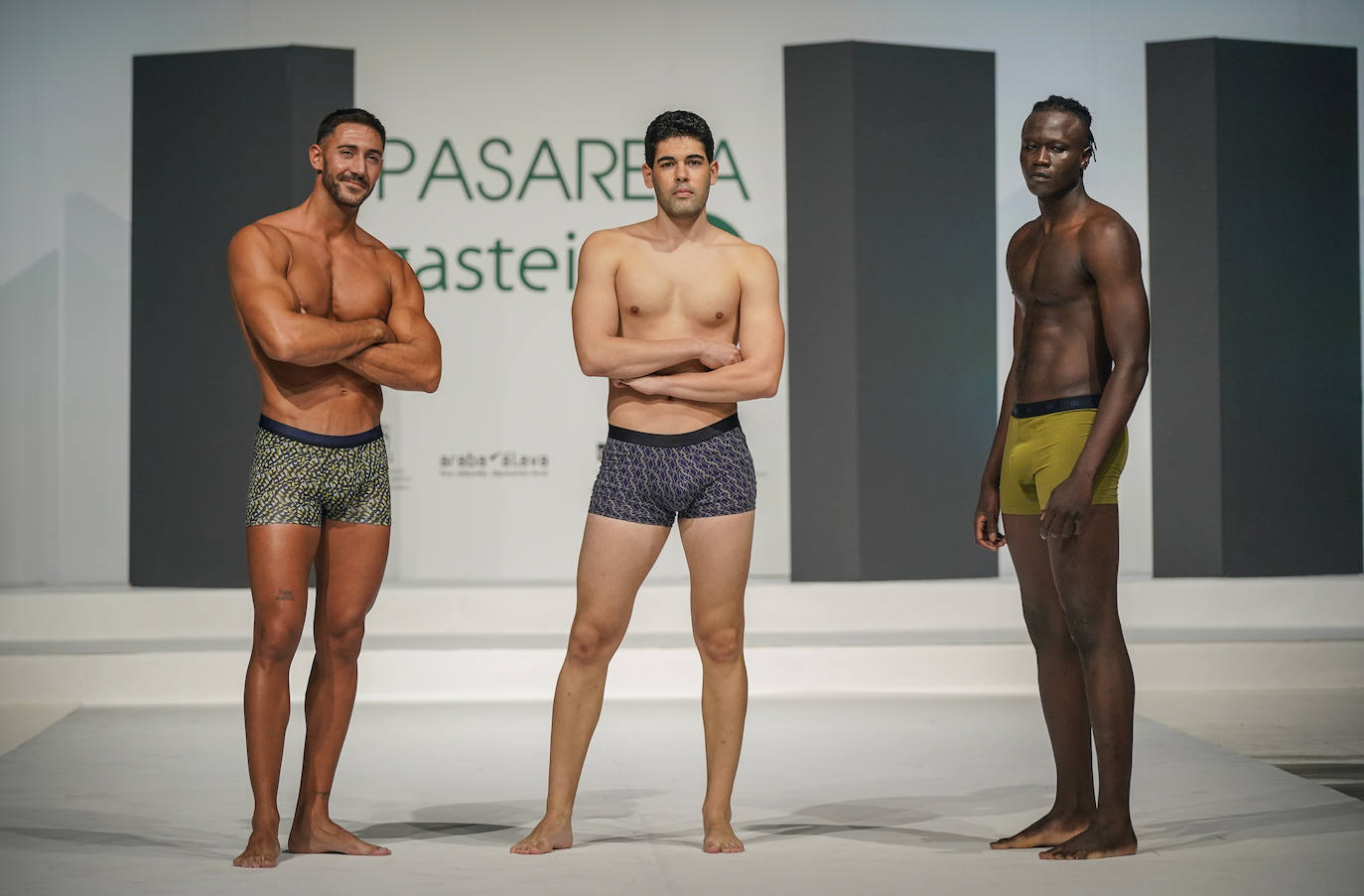 Pase de ropa interior masculina.