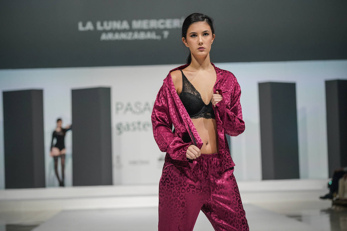 Pase de ropa interior y pijamas para mujeres.