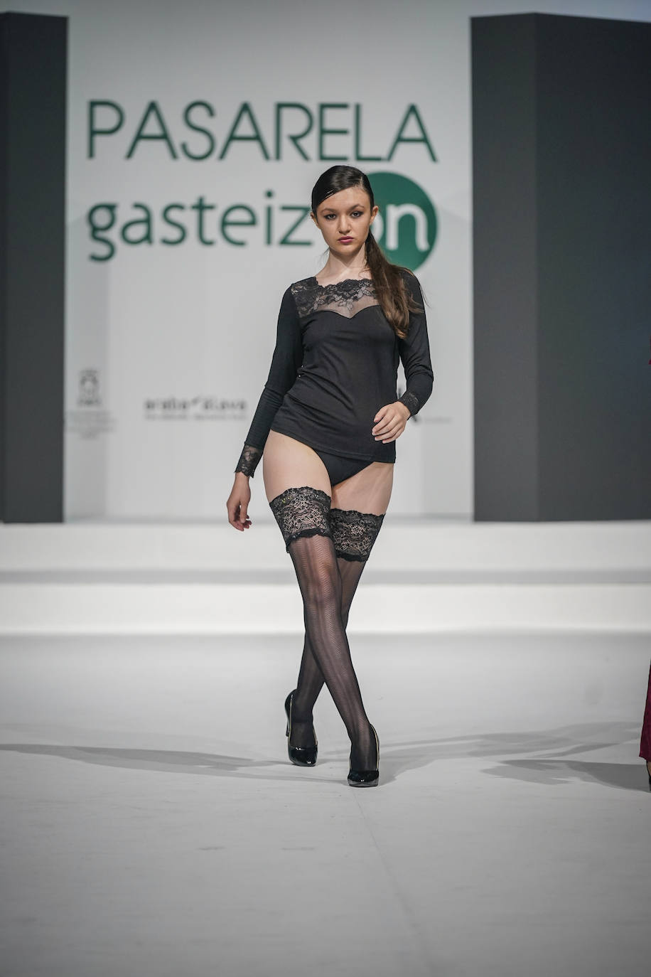 Pase de ropa interior y pijamas para mujeres.