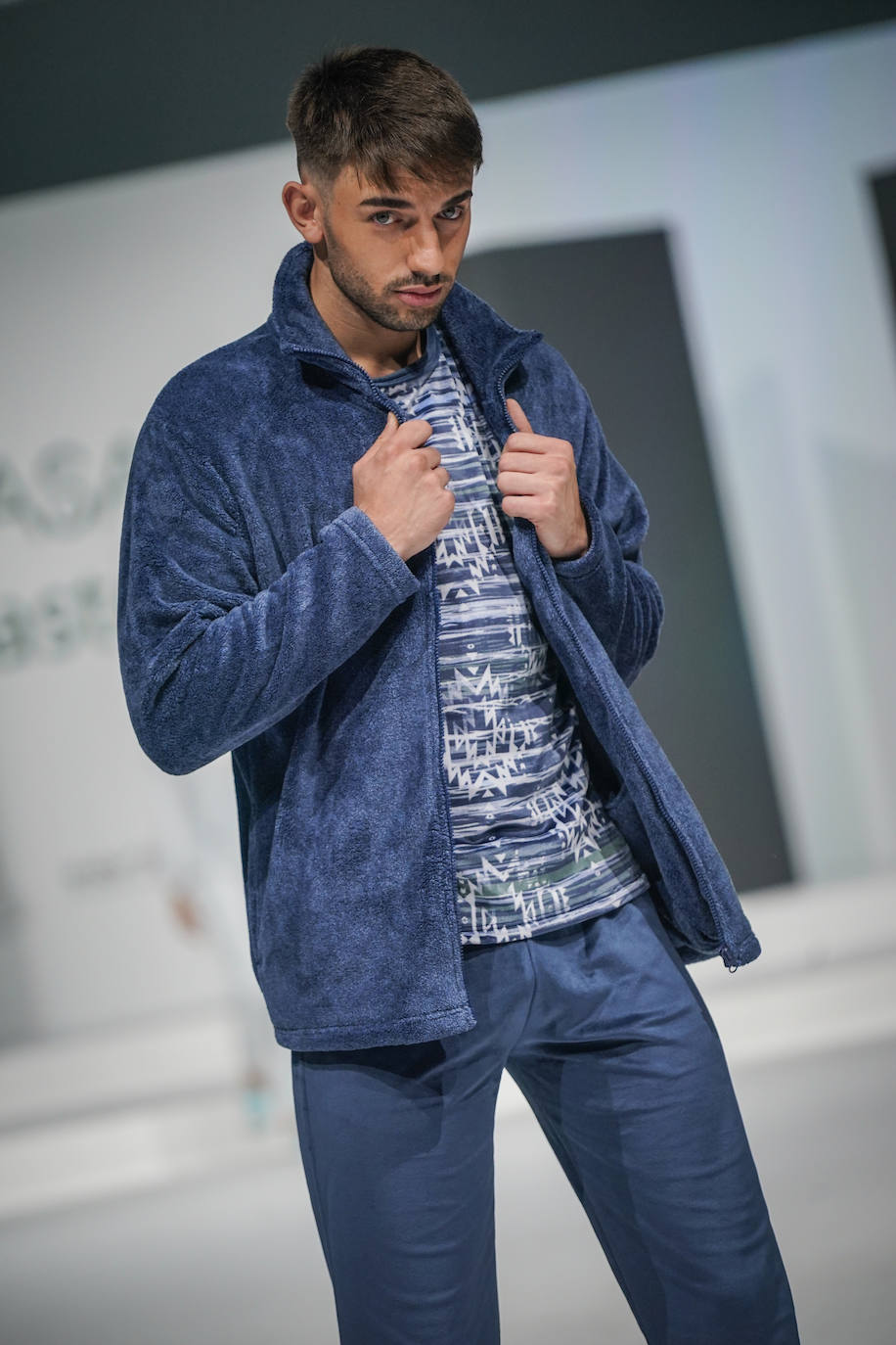 También se presentaron pijamas para hombre.