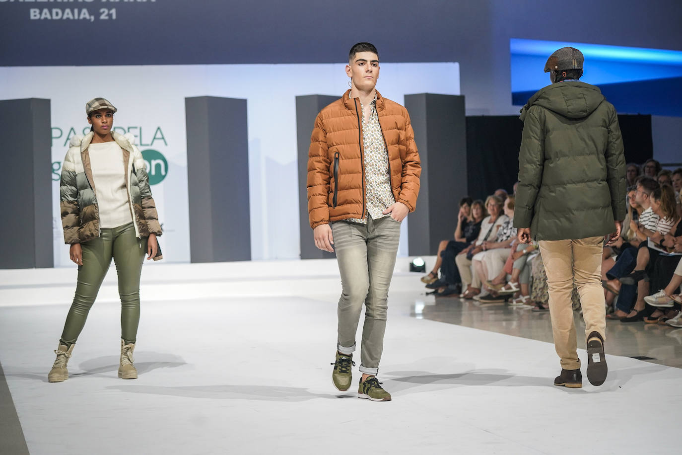 Otro de los pases del desfile celebrado este miércoles en Vitoria.