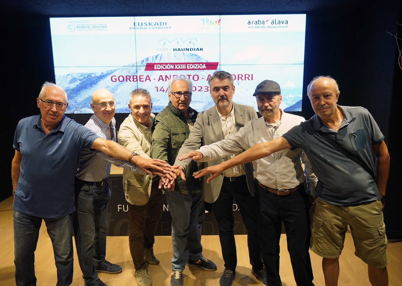 Un millar de personas coronarán las tres cimas más altas de Euskadi