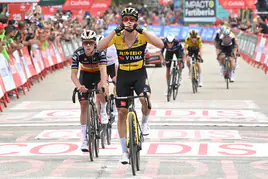 Roglic, que deja el Jumbo por el Bora, bate a Evenepoel en la pasada Vuelta.