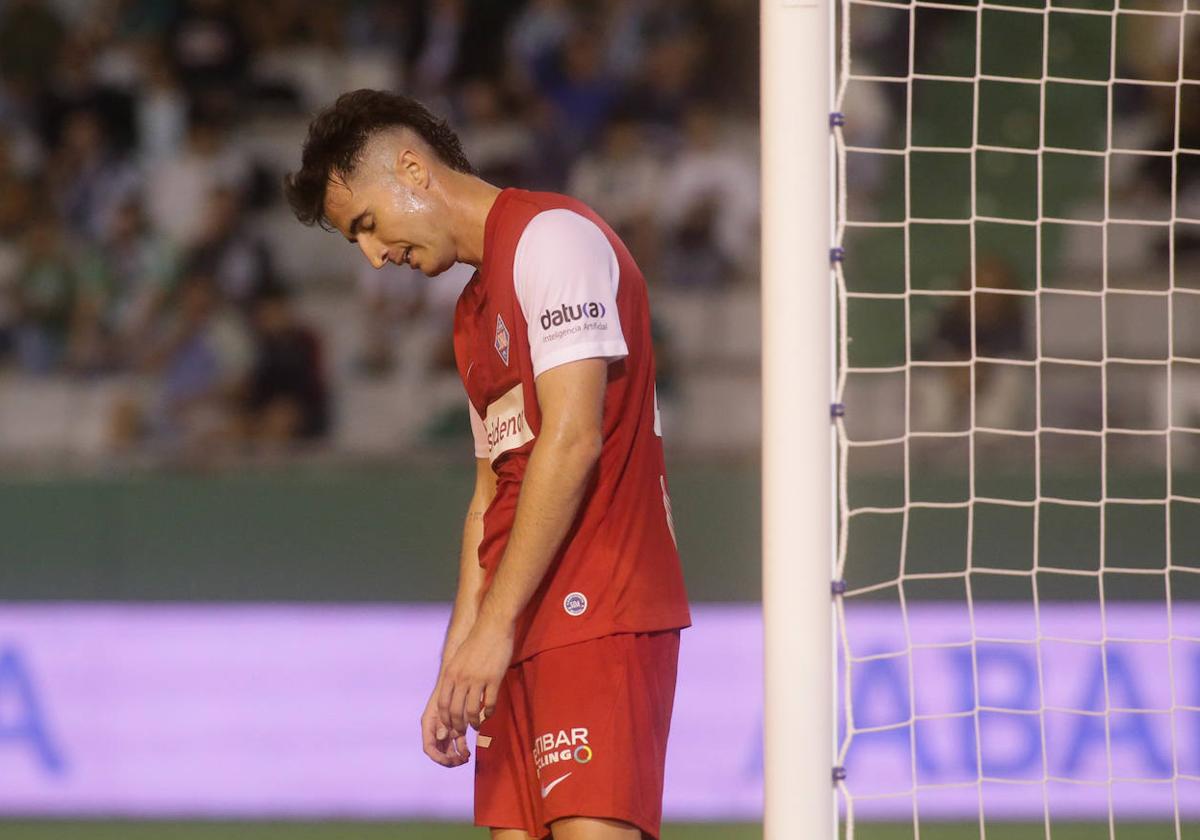 Jon Morcillo se lamenta tras una ocasión fallada en A Malata.