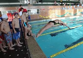 El programa de natación escolar se ha desarrollado durante años en los centros escolares.