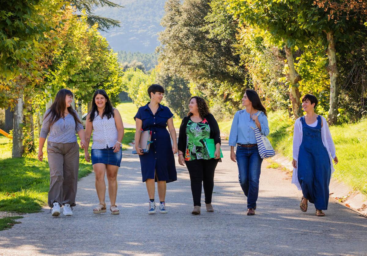 Las emprendedoras Lucía Elorza, Paula Romero, Leire Iparraguirre, Estíbaliz San Vicente, Marta Mas y Ananda Abaigar.