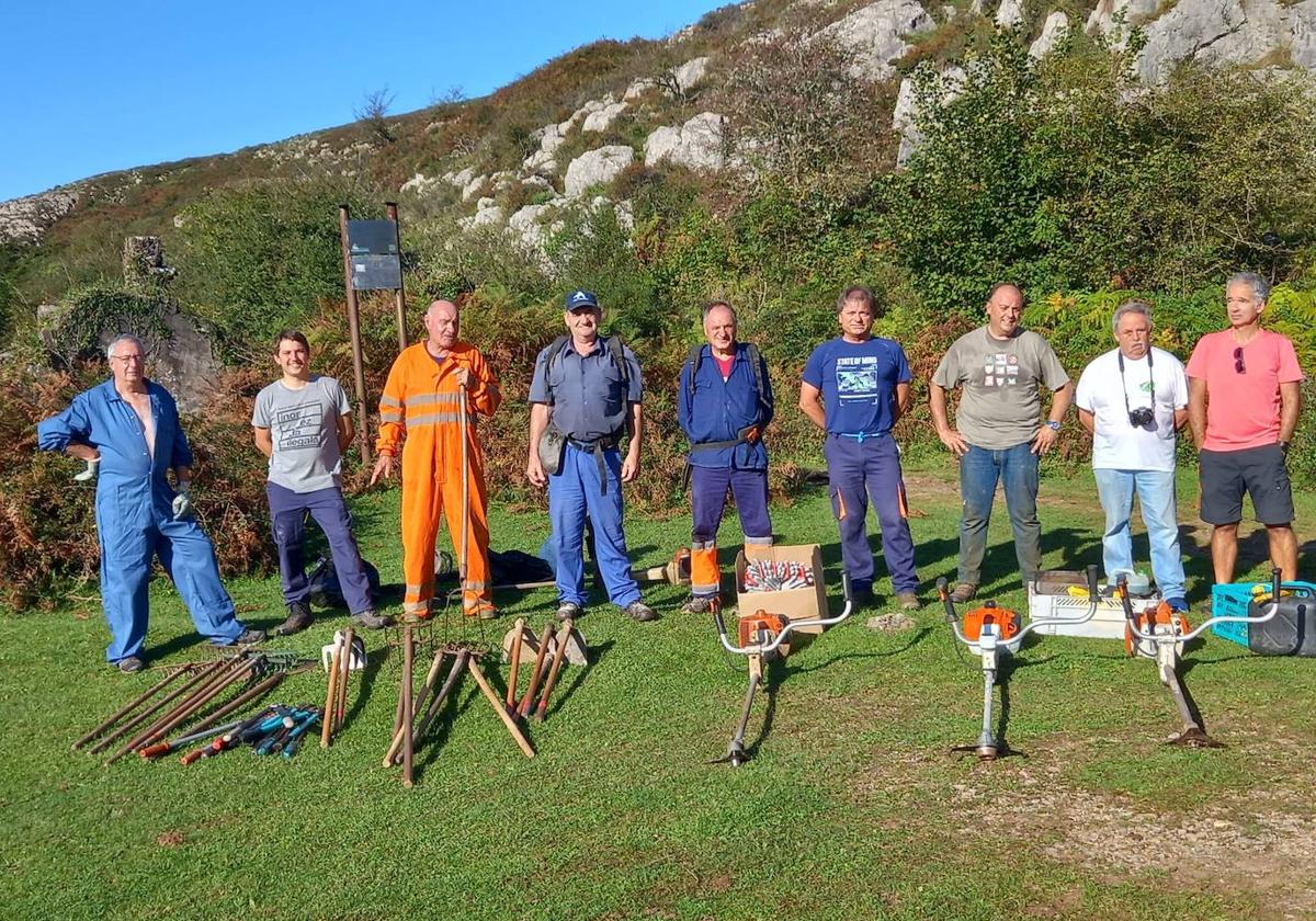 El equipo estaba formado por voluntarios de la asociación Burdin Herria, Larreineta, usuarios de los montes de Triano y Ekoetxea Peñas Negras.