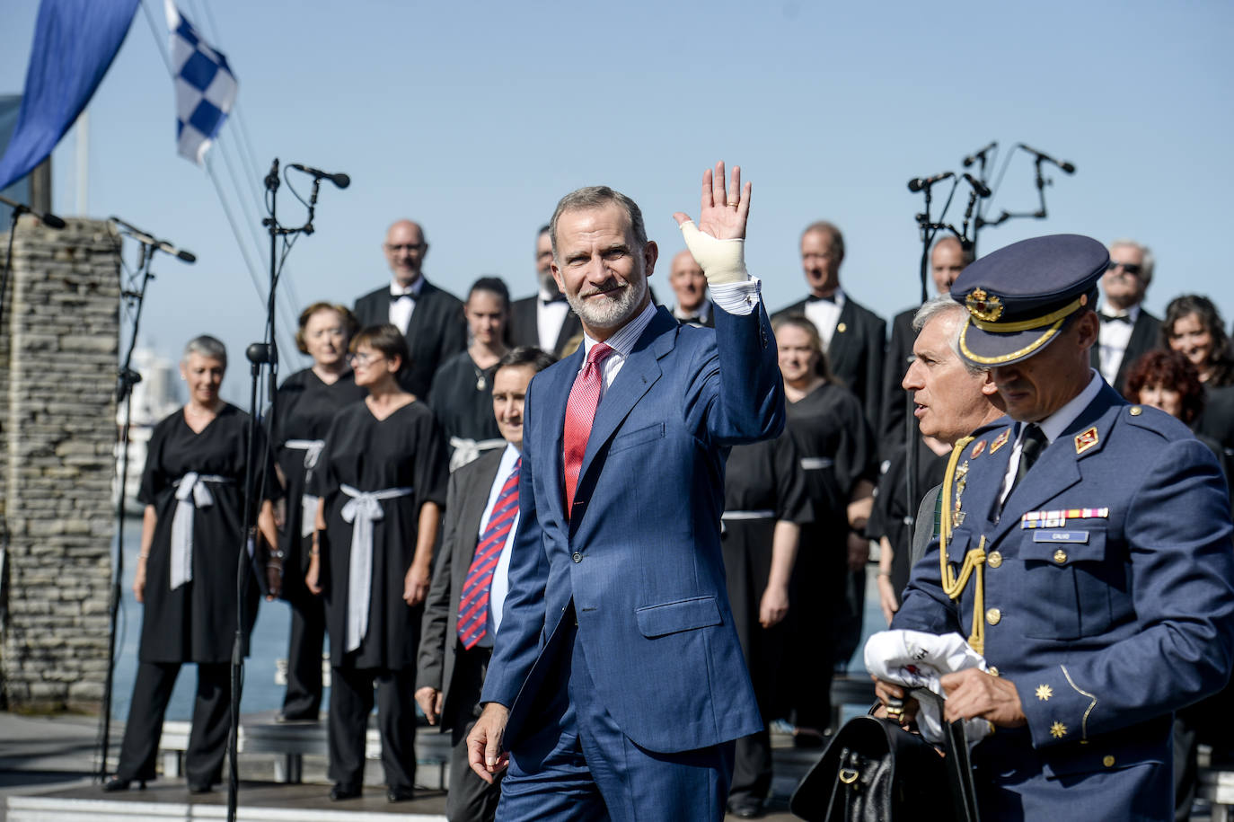 La visita del rey Felipe VI al Marítimo del Abra, en imágenes