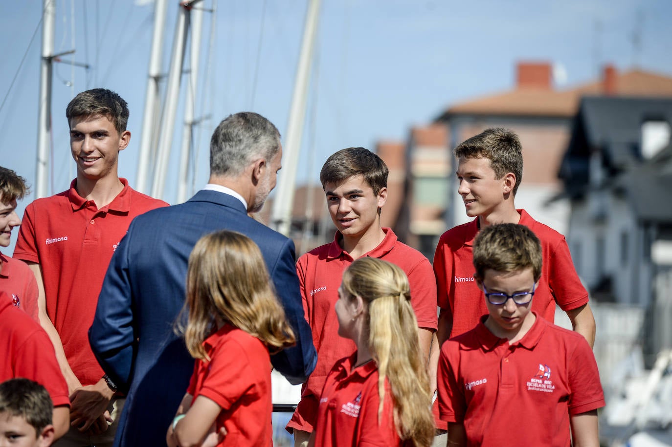 La visita del rey Felipe VI al Marítimo del Abra, en imágenes