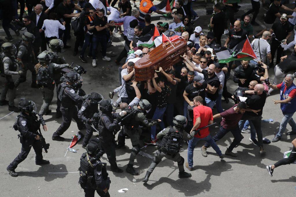 'Shireen Abu Akleh's Funeral'. Mejor foto en Asia. Por Maya Levin.