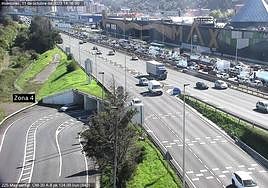 Se han cortado dos carriles.