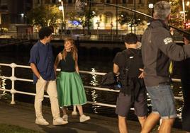 Pablo Molinero y María Vázquez durante el rodaje de 'Nosotros' en Bilbao.