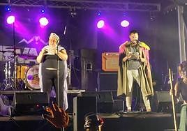 El grupo de teatro Karrika ofreció un espectáculo y lanzó el txupinazo de las txosnas de Durango este miércoles