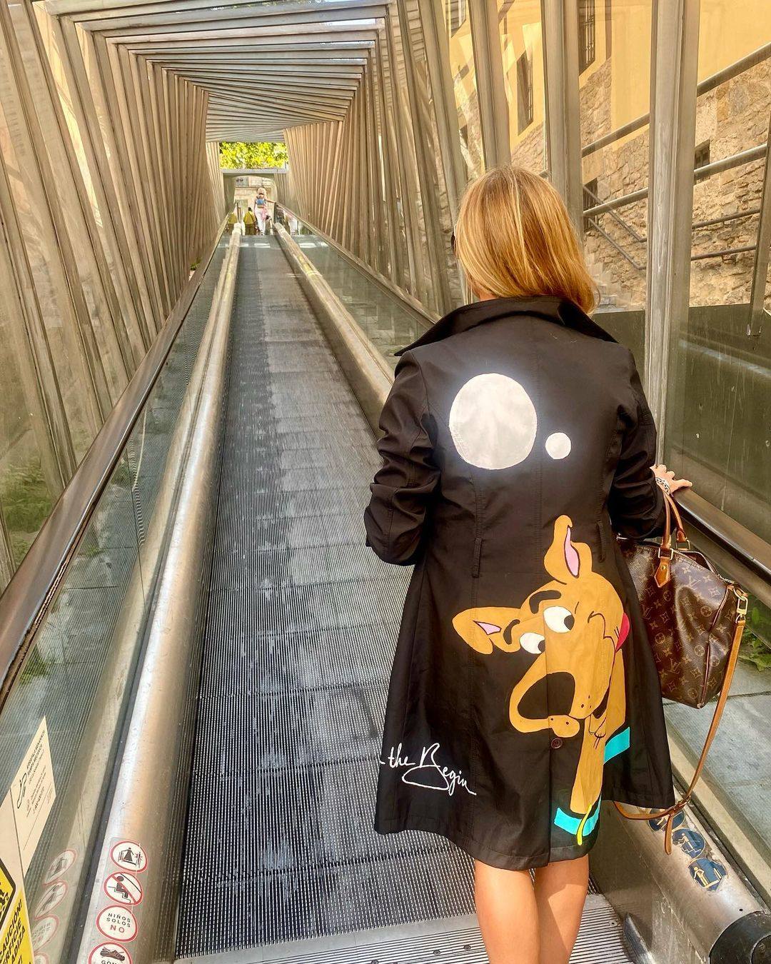 De Vitoria al mundo: las gabardinas &#039;vintage&#039; pintadas a mano que triunfan