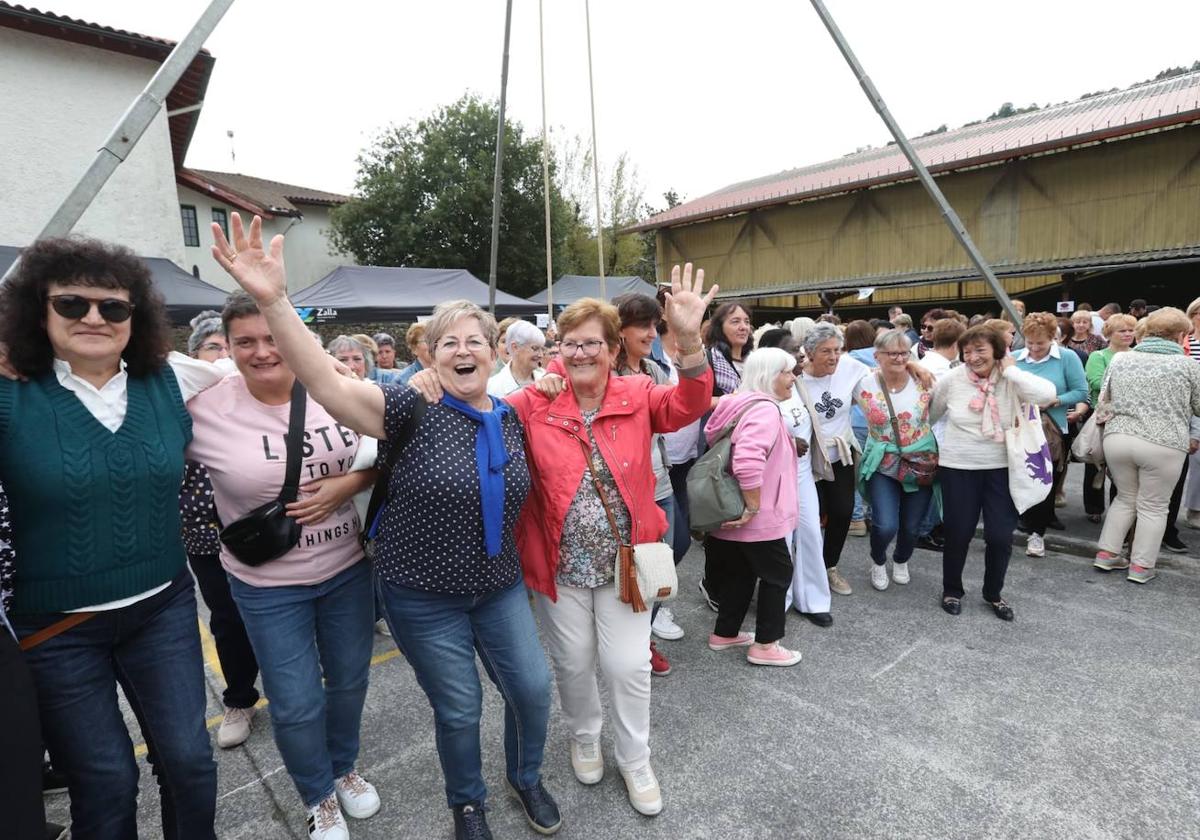 Participantes en la jornada dedicada a la mujer rural en Lanestosa.