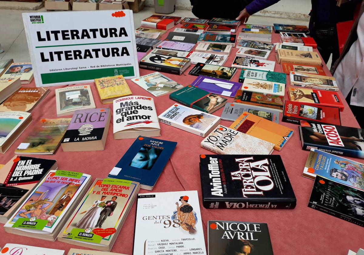 El Mercado de Trueque de Libros de Vitoria se celebra este fin de semana en el Iradier Arena