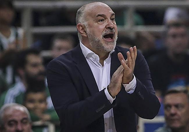 Laso aplaude una acción en el OAKA.