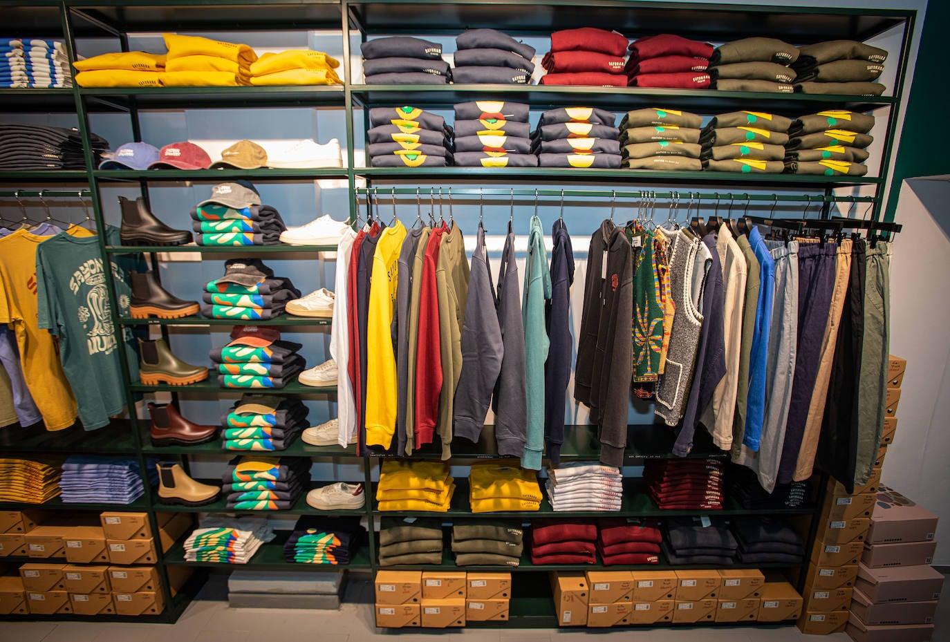 La nueva tienda de Bilbao que le saca los colores al 'low cost' ropa