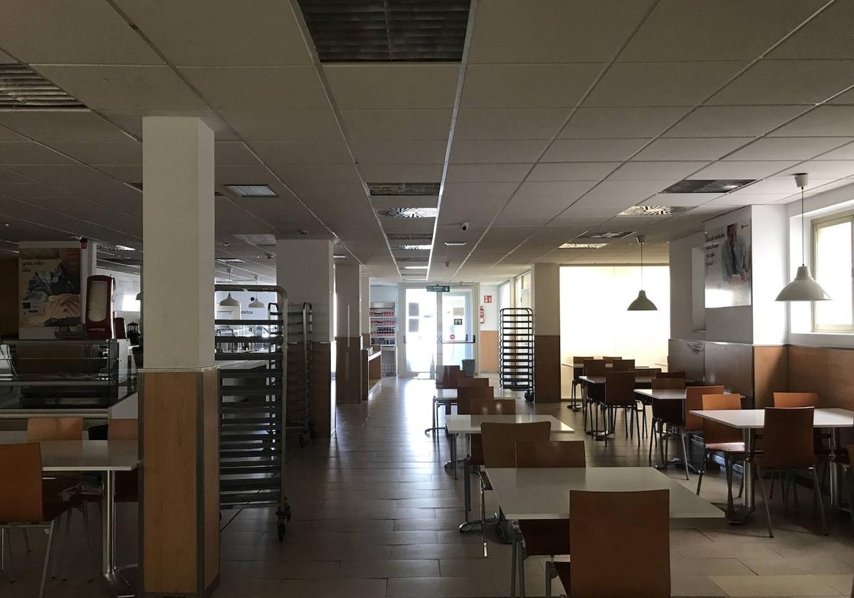 Imagen interior de la cafetería del hospital Txagorritxu.