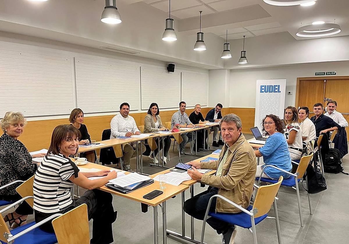 Reunión de la comisión ejecutiva de Eudel celebrada este jueves.