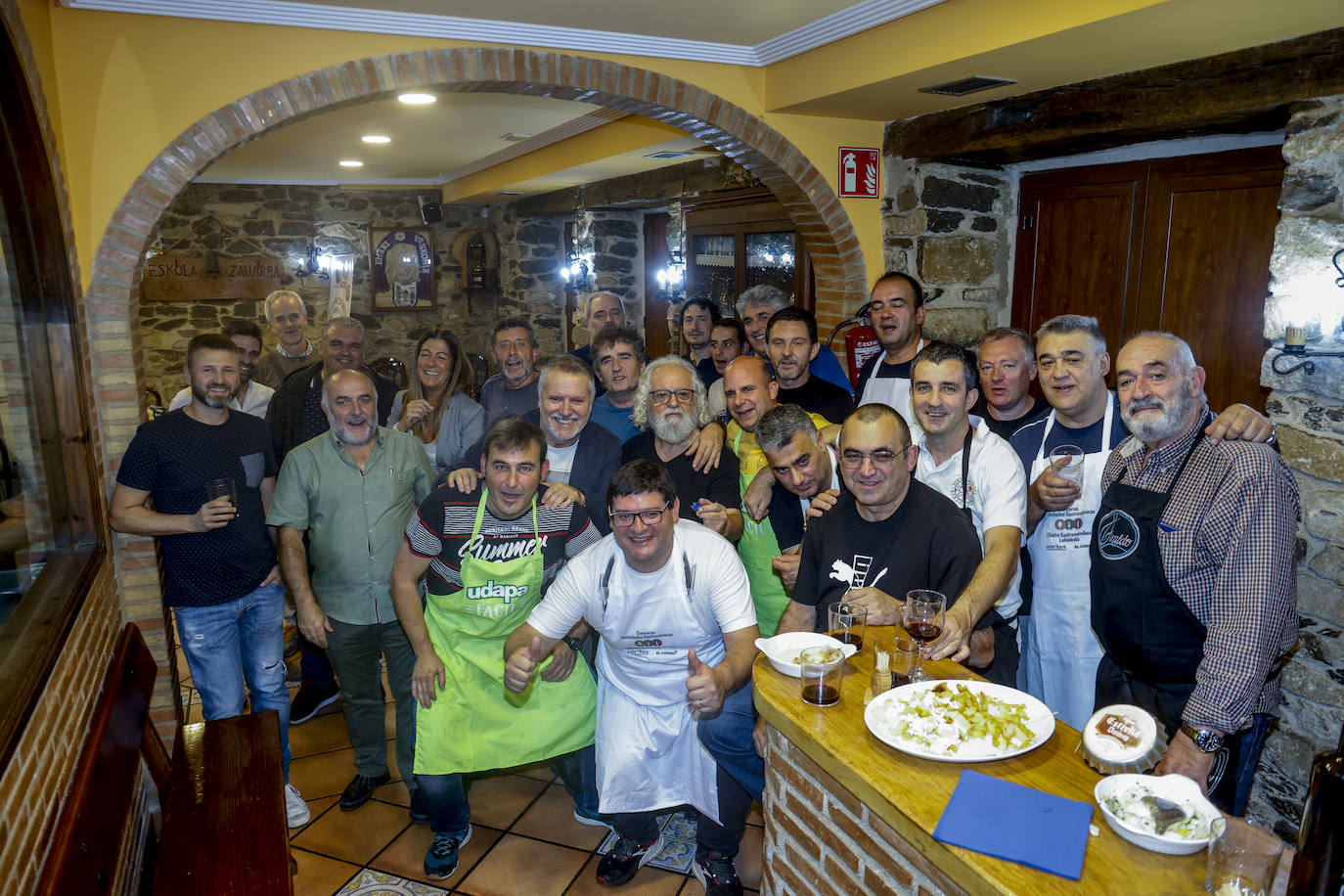 La cena en la sociedad gastronómica Eskola-Zaharra, en imágenes