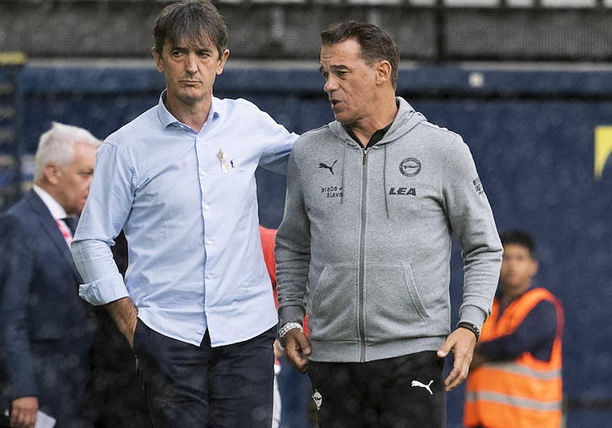 Pacheta y García Plaza comparten impresiones antes del inicio del partido.