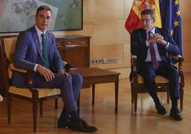 El presidente del gobierno en funciones, Pedro Sánchez, mantiene una reunión con el presidente del Partido Popular, Alberto Núñez Feijóo, el pasado 9 de octubre en el Congreso de los Diputados en Madrid.