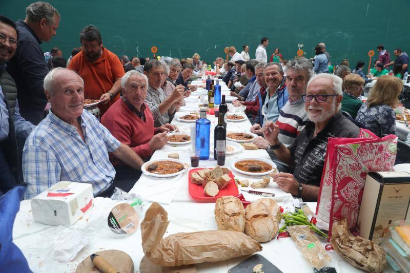 El frontón de Balmaseda volvió a quedarse pequeño tras la celebración del concurso. 