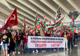 Cerca de 200 trabajadores se han concentrado en 'La Paloma' esta mañana.