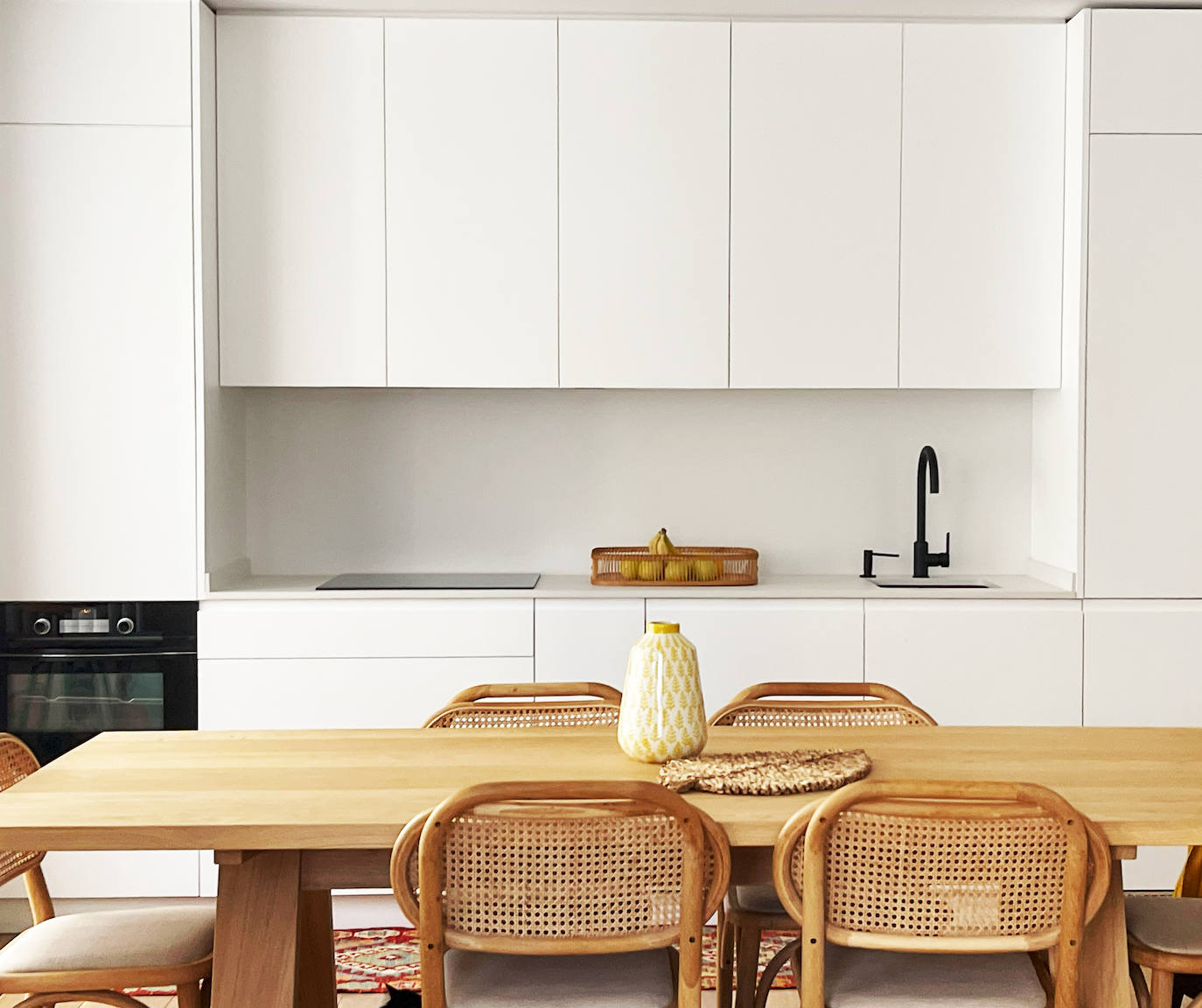 El piso de Beatriz en Bilbao o cómo esta pintora ha llenado su hogar de arte