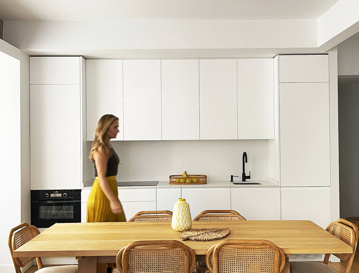 El piso de Beatriz en Bilbao o cómo esta pintora ha llenado su hogar de arte