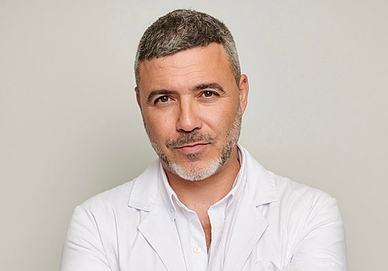 El doctor Jorge García-Olaverri, médico especialista en Urología del Hospital Quirónsalud Vitoria