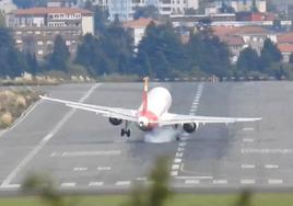 Quince vuelos desviados y más de 2.000 pasajeros afectados por las fuertes rachas de viento en Loiu