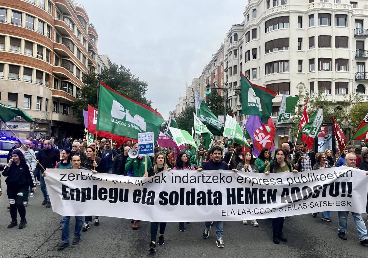 La cabeza de la manifestación de esta mañana en Bilbao.