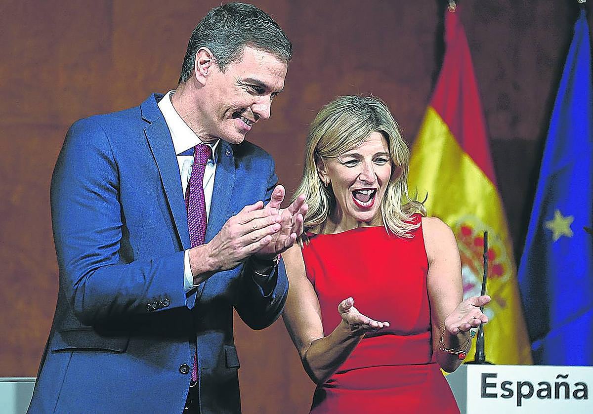 Sánchez y Díaz, sonrientes, ayer en el Reina Sofía.