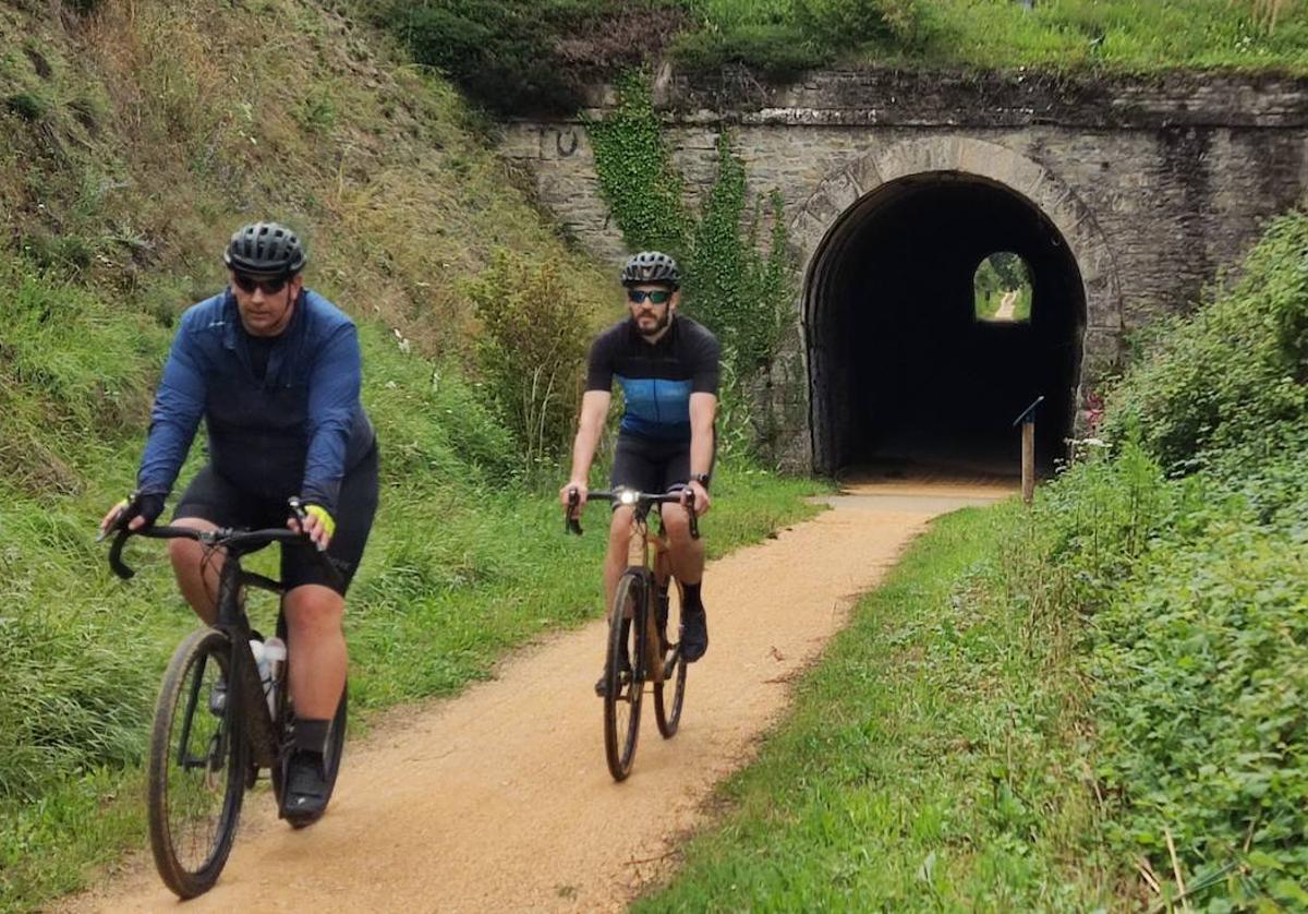 En la actualidad, la Diputación de Álava reutiliza el ferrocarril como vía verde.