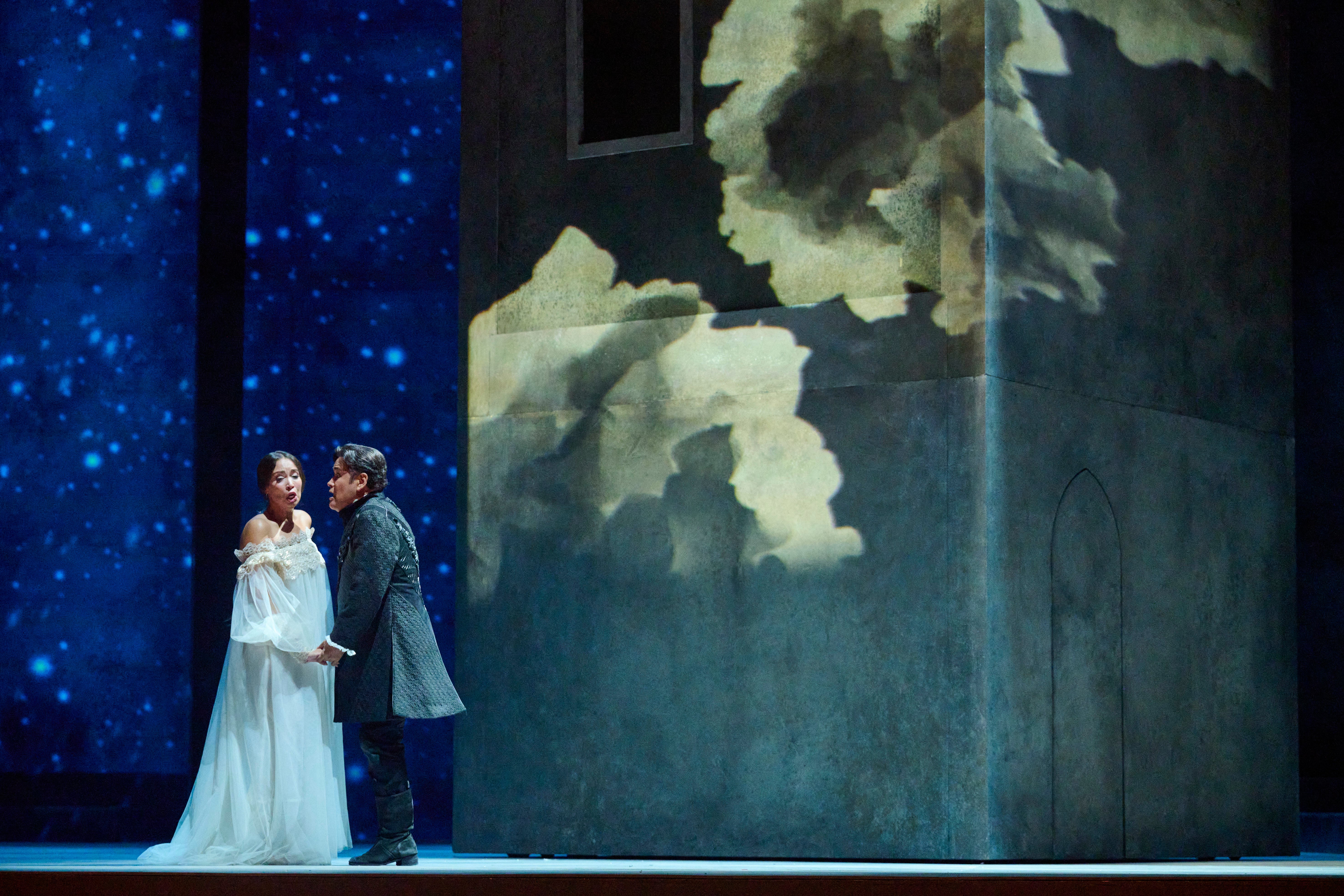 La soprano Nadine Sierra, junto al tenor Javier Camarena.