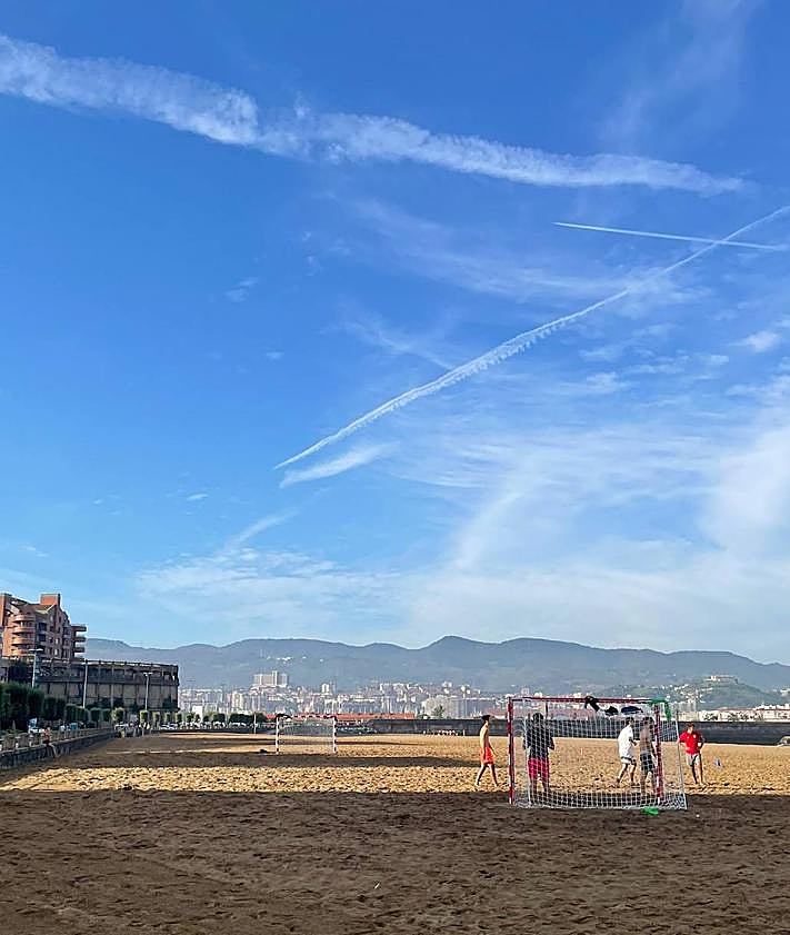 Imagen secundaria 2 - Actividades que se desarrollan en las instalaciones impulsadas por la joven leiotarra. 