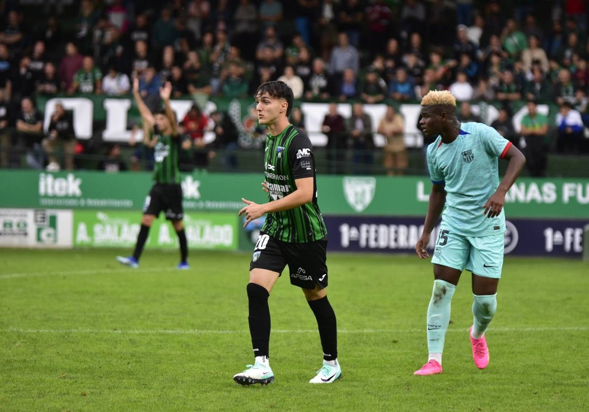 Ibai Sanz durante el último partido que jugó el Sestao River en Las Llanas frente al Barça B.