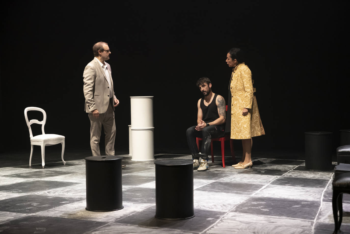 Alfonso Díez, Aitor Borobia e Idoia Merodio en una escena de 'Presunto'.