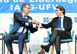 Núñez Feijóo y Aznar protagonizaron un coloquio en la Universidad Francisco de Vitoria.