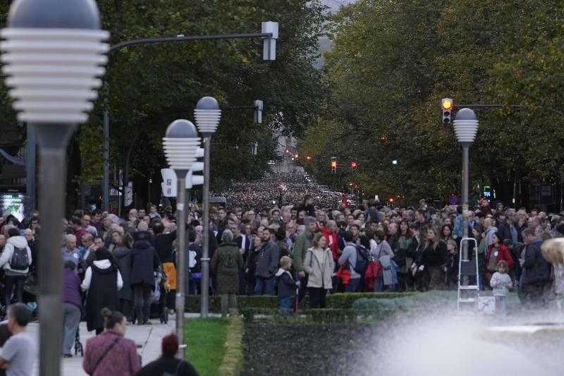 Miles de personas claman en Bilbao para defender el euskera