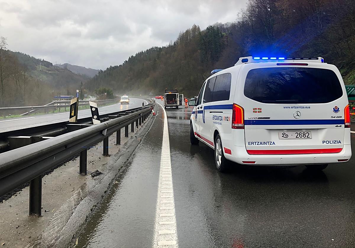 El accidente ha obligado a cortar el tráfico.