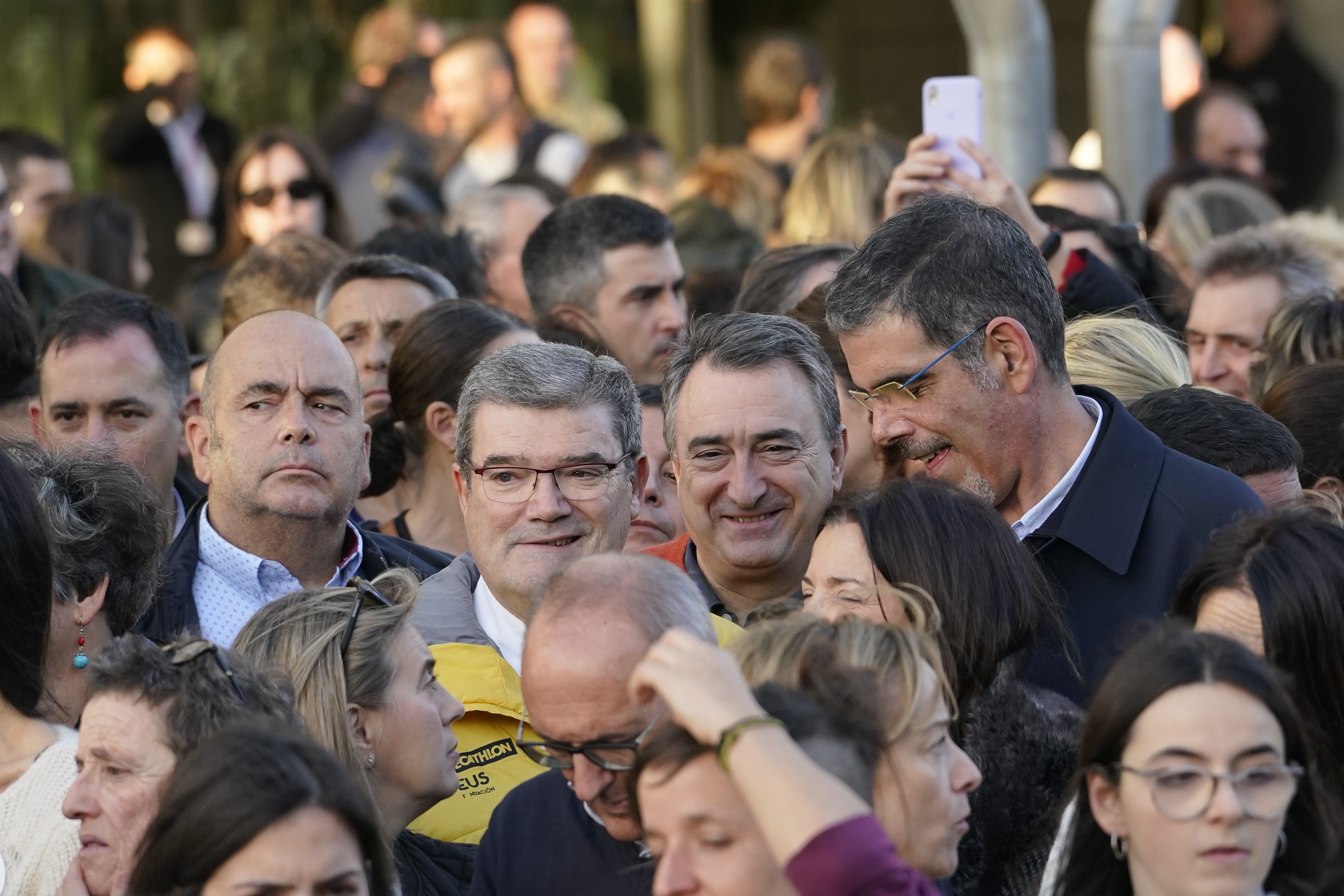 Miles de personas claman en Bilbao para defender el euskera